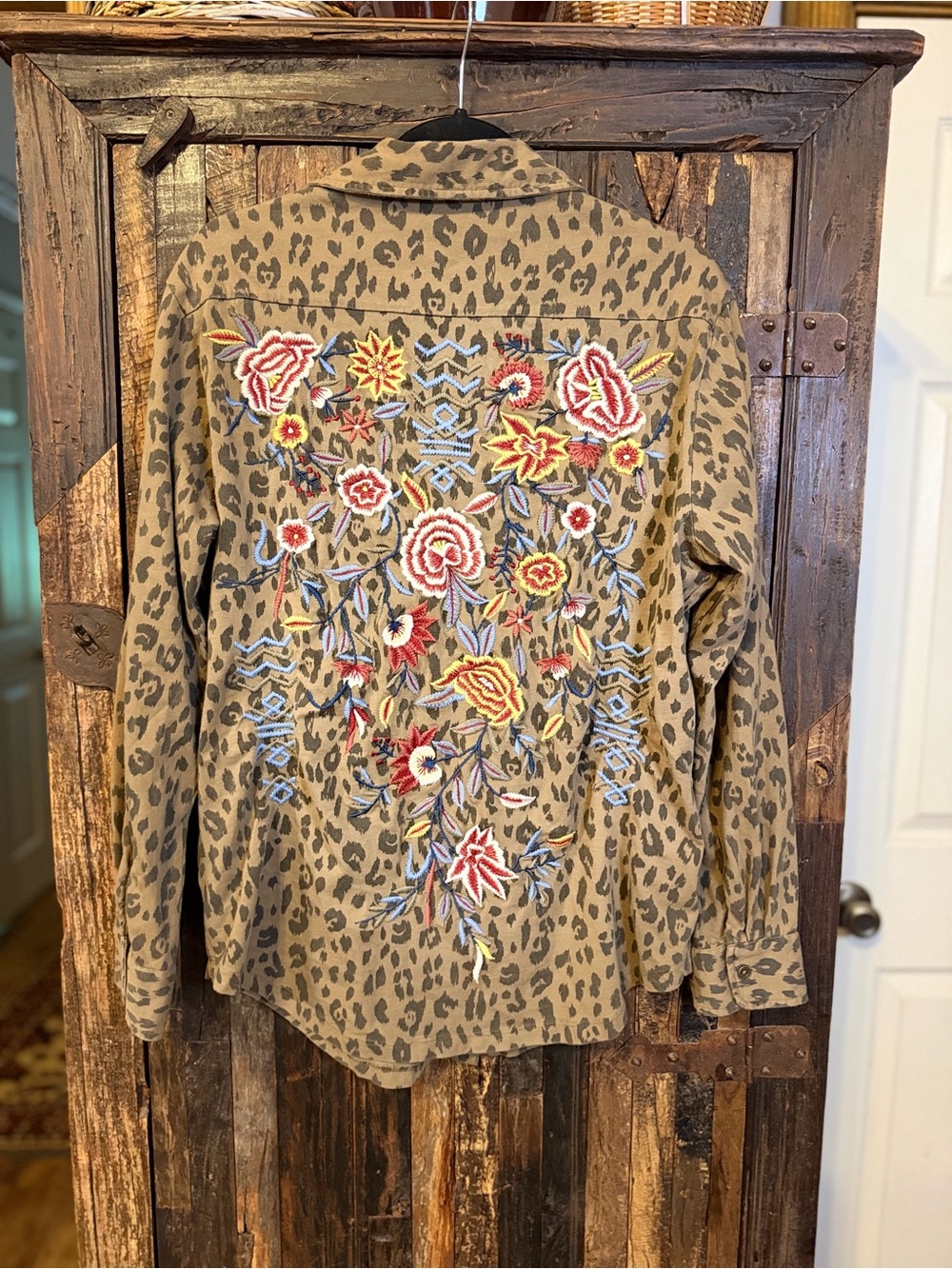 CAITE leopard Print Floral Embroidered Button up shirt M western glam rodeo